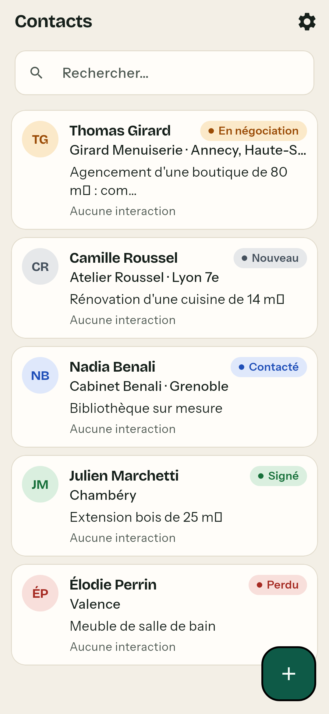 L'écran d'accueil de PisteCRM&nbsp;: la liste des contacts, chacun avec son statut.